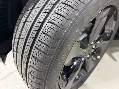 New 2025 Jeep Grand Cherokee Limited w/ Black Appearance Package image 5