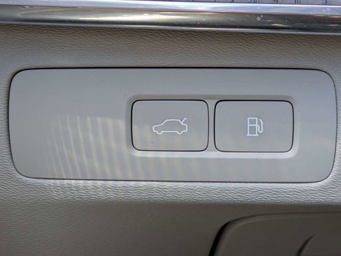 Certified 2024 Volvo XC90 T8 Plus AWD/4WD image 36