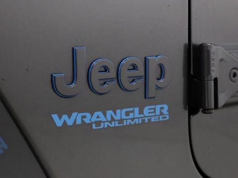 Used 2022 Jeep Wrangler Unlimited Rubicon 4xe w/ Steel Bumper Group AWD/4WD image 12