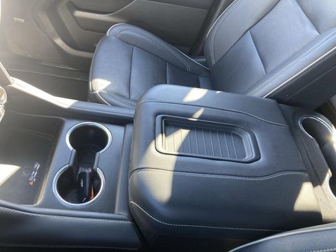 Used 2023 Chevrolet Suburban Premier image 9