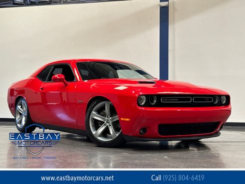 Used 2015 Dodge Challenger R/T w/ Quick Order Package 28B R/T RWD image 1