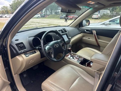Used 2011 Toyota Highlander Limited w/ Tow Pkg image 7