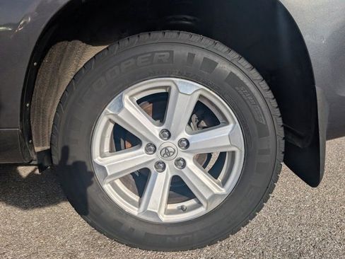 Used 2010 Toyota Highlander SE image 29