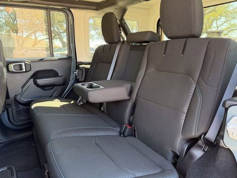 Used 2025 Jeep Wrangler Unlimited Rubicon 4xe image 21