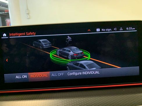 Used 2022 BMW 540i xDrive w/ M Sport Package image 29