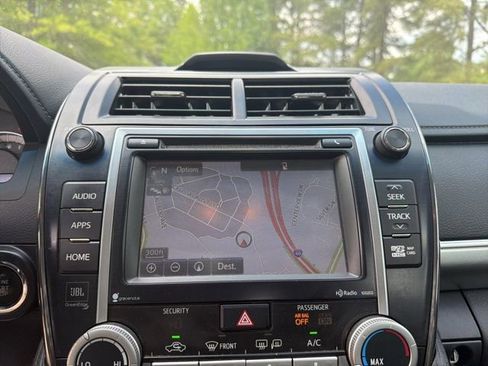 Used 2014 Toyota Camry SE w/ Leather Package image 18