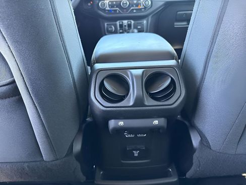 Used 2025 Jeep Wrangler Unlimited Sahara AWD/4WD image 14