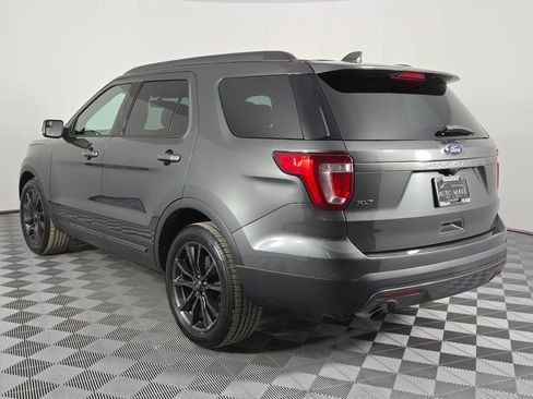 Used 2017 Ford Explorer XLT w/ Equipment Group 202A FWD image 5