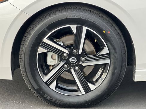 Used 2024 Nissan Sentra SV image 27