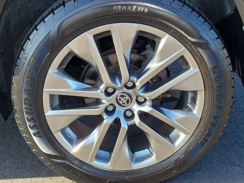 Used 2020 Toyota RAV4 XLE Premium AWD/4WD image 12