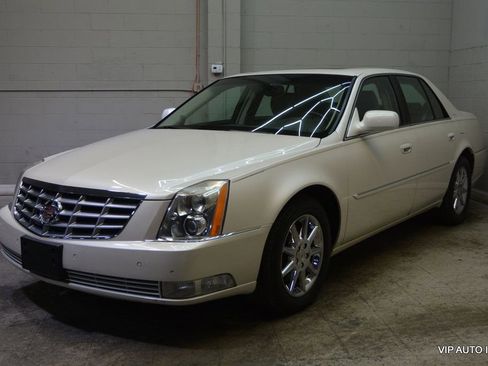Used 2011 Cadillac DTS Luxury image 2