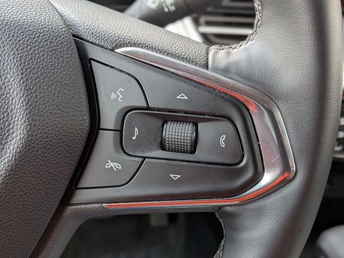 Used 2025 Chevrolet Trax LT w/ LT Convenience Package image 23