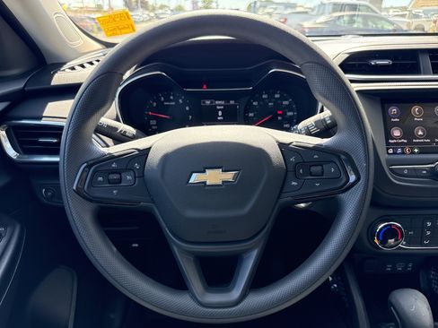 Used 2023 Chevrolet TrailBlazer LT FWD image 16