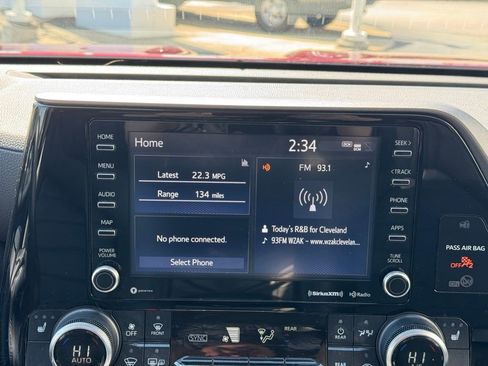 Used 2022 Toyota Highlander XLE image 40