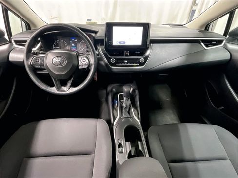 Used 2025 Toyota Corolla LE image 21