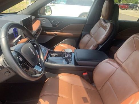 Used 2023 Lincoln Aviator Reserve w/ Equipment Group 201A AWD/4WD image 9