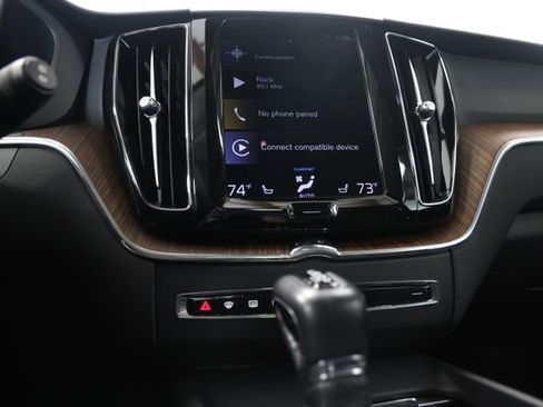 Used 2021 Volvo XC60 T6 Momentum image 27