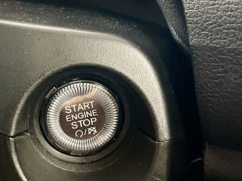 Used 2023 Jeep Renegade Latitude AWD/4WD image 24