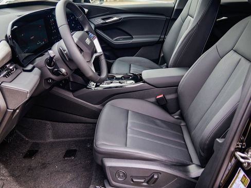 New 2025 Audi Q6 e-tron Premium image 19