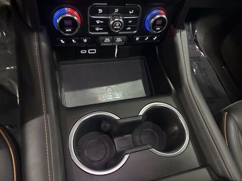 Used 2024 GMC Yukon AT4 w/ AT4 Premium Package AWD/4WD image 18