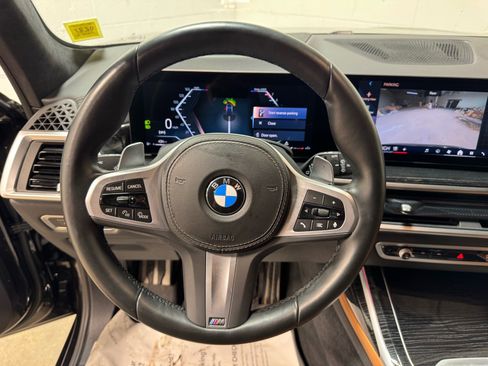 Used 2024 BMW X7 xDrive40i w/ M Sport Package AWD/4WD image 19