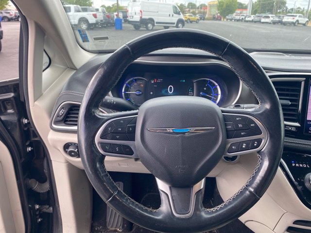 Used 2021 Chrysler Pacifica Touring-L FWD image 11