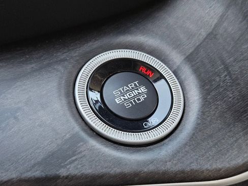 Used 2022 Jeep Grand Cherokee Limited image 24