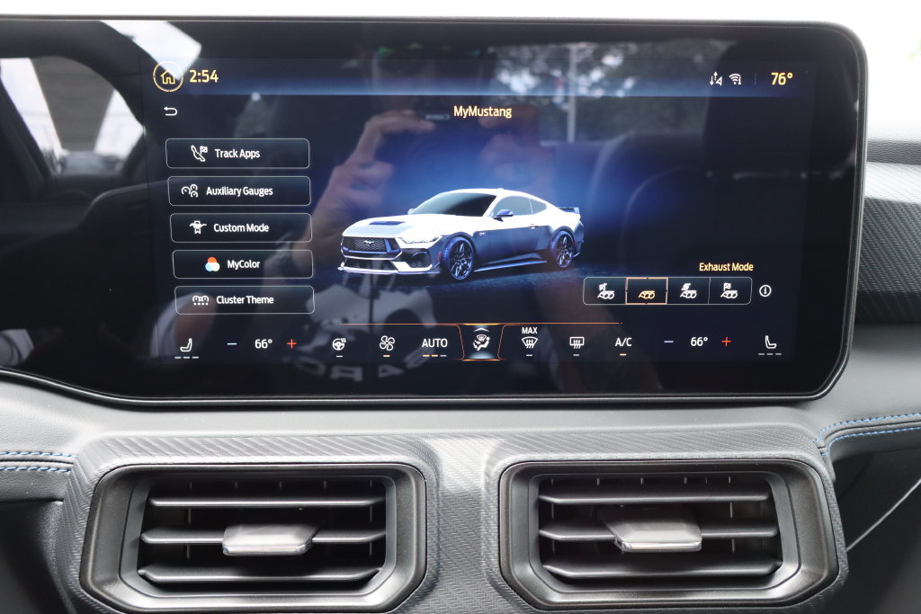 New 2026 Ford Mustang Dark Horse RWD image 9