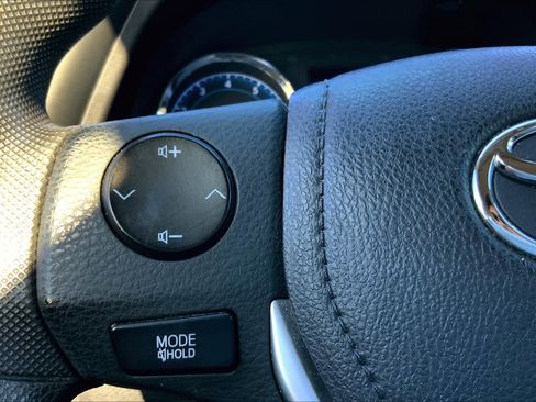 Used 2017 Toyota Corolla LE FWD image 22