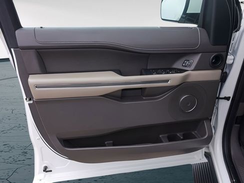 Used 2021 Ford Expedition XLT RWD image 25