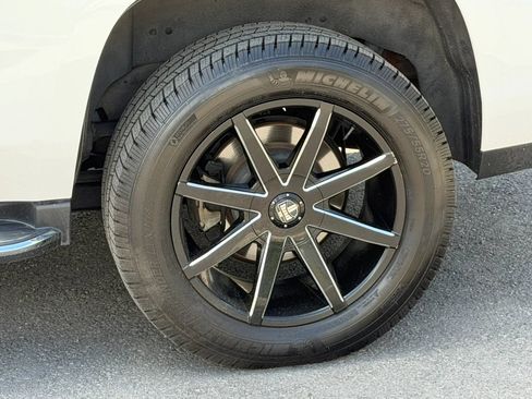 Used 2019 GMC Yukon SLT AWD/4WD image 13