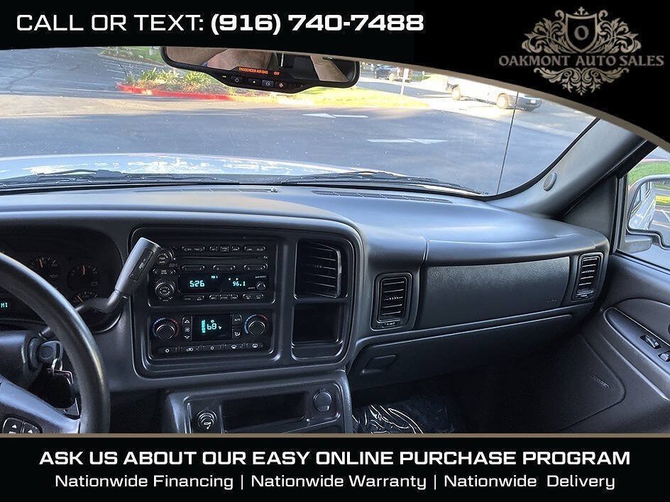 Used 2004 Chevrolet Avalanche 2500 w/ Preferred Equipment Group AWD/4WD image 27