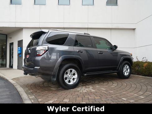 Used 2020 Toyota 4Runner SR5 image 3