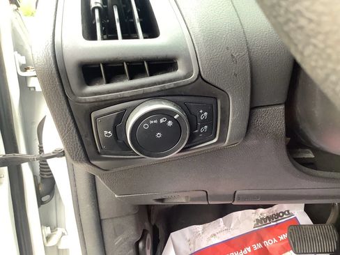Used 2016 Ford Focus SE FWD image 25