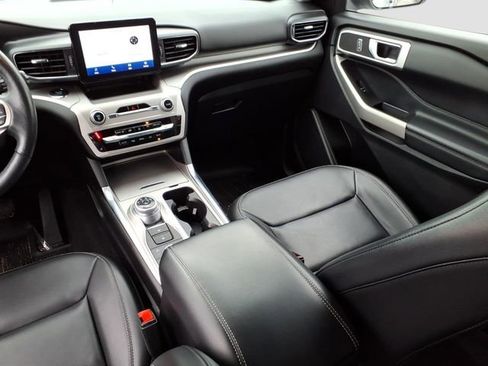 Certified 2022 Ford Explorer XLT w/ Equipment Group 202A image 9