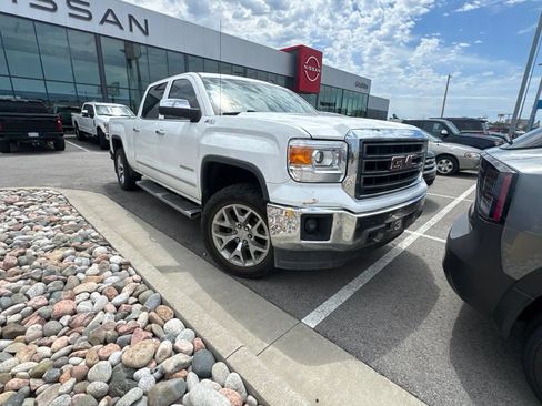 Used 2014 GMC Sierra 1500 SLT w/ SLT Crew Cab Value Package AWD/4WD image 7