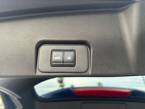 Used 2025 Nissan Rogue SV image 22