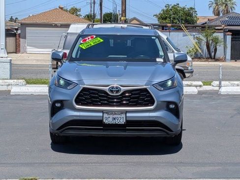 Used 2022 Toyota Highlander LE FWD image 2