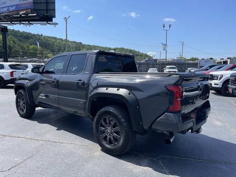 Used 2024 Toyota Tacoma SR5 w/ SR5 Upgrade Package AWD/4WD image 3