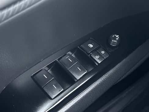 Used 2025 Toyota Camry SE image 27