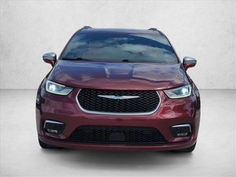 Used 2021 Chrysler Pacifica Pinnacle image 2