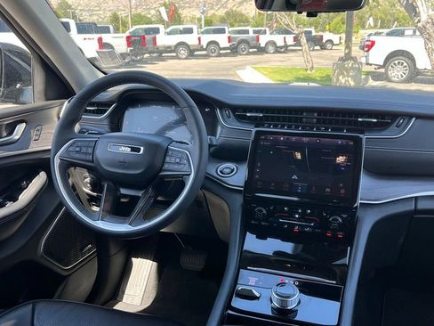 Used 2023 Jeep Grand Cherokee Limited w/ Luxury Tech Group II AWD/4WD image 21