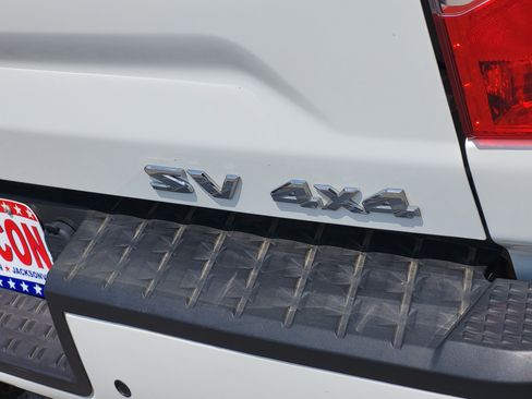 Used 2024 Nissan Titan SV w/ SV Convenience Package image 7