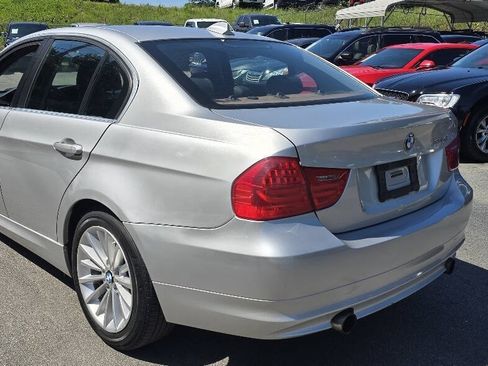 Used 2011 BMW 335i xDrive Sedan AWD/4WD image 8