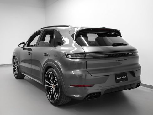 New 2026 Porsche Cayenne GTS image 3