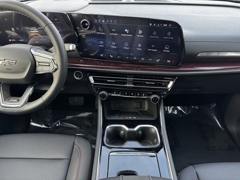 New 2026 Chevrolet Traverse Z71 w/ Driver Confidence Package image 2