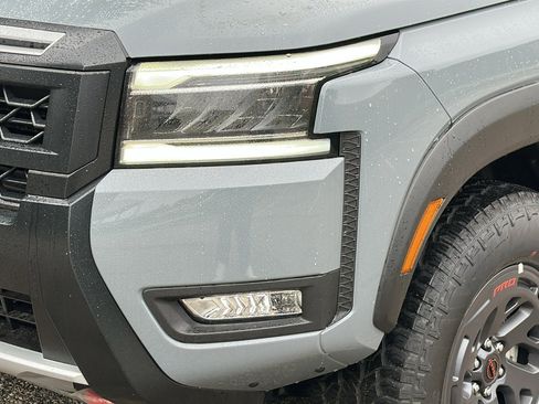 New 2025 Nissan Frontier PRO-4X w/ Pro Convenience Package image 5
