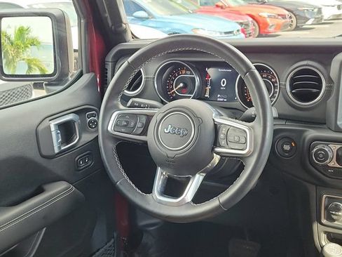 Used 2021 Jeep Gladiator Overland AWD/4WD image 3