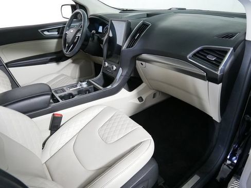 Certified 2024 Ford Edge Titanium AWD/4WD image 10