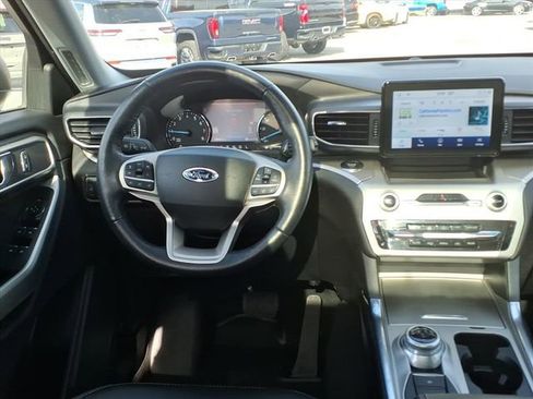 Used 2022 Ford Explorer XLT w/ Equipment Group 202A image 11